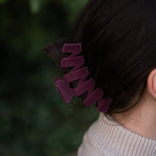 Charger l'image dans la galerie, Velvet Claw Clip - Plum